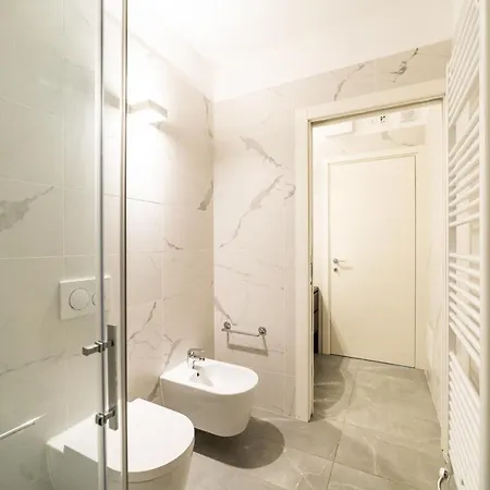 Apartament Moderno Bilocale 64mq Con Parcheggio E Palestra