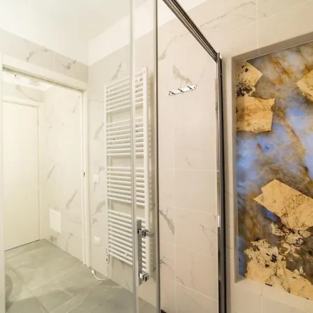 Apartament Moderno Bilocale 64mq Con Parcheggio E Palestra Mediolan